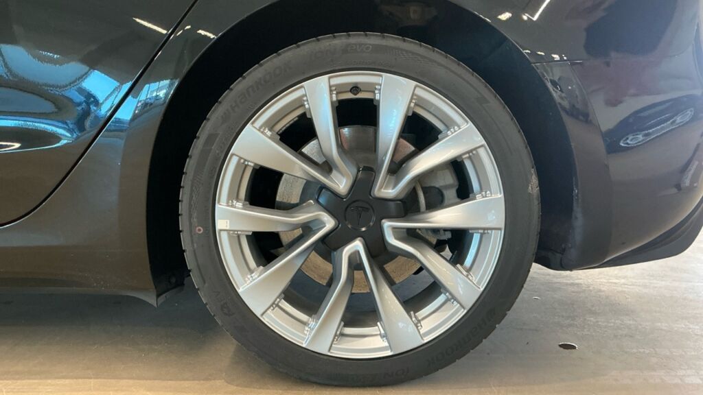 Tesla Model 3 2025 