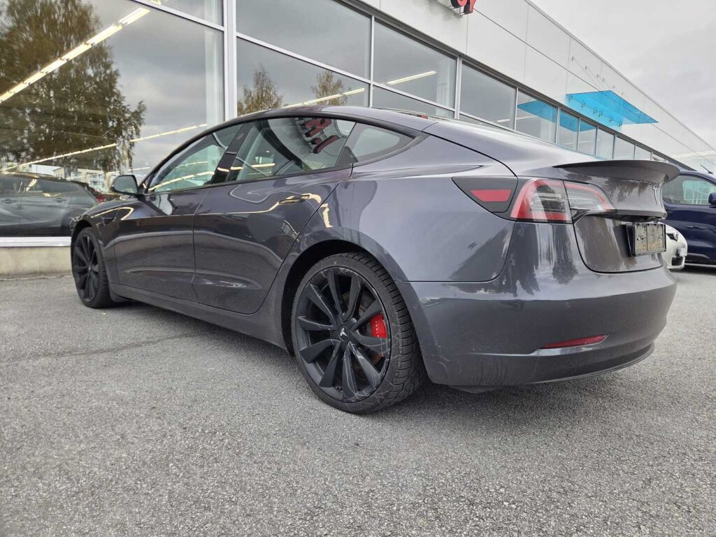 Tesla Model 3 2022 Harmaa (Midnight Silver)