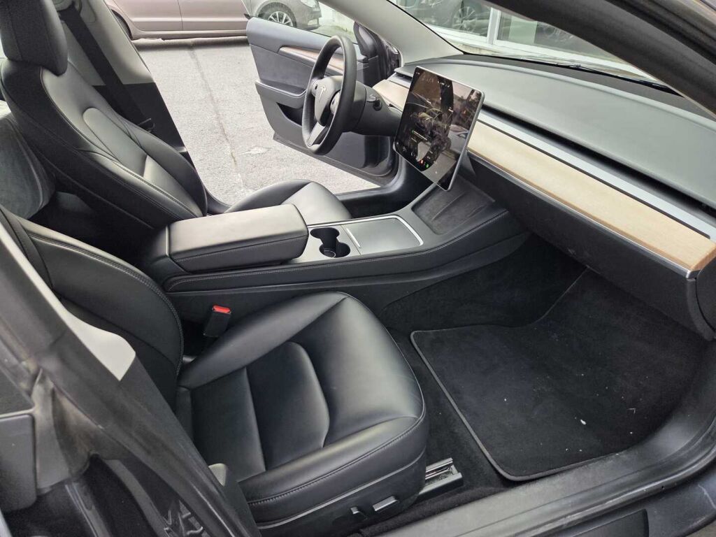 Tesla Model 3 2022 Harmaa (Midnight Silver)