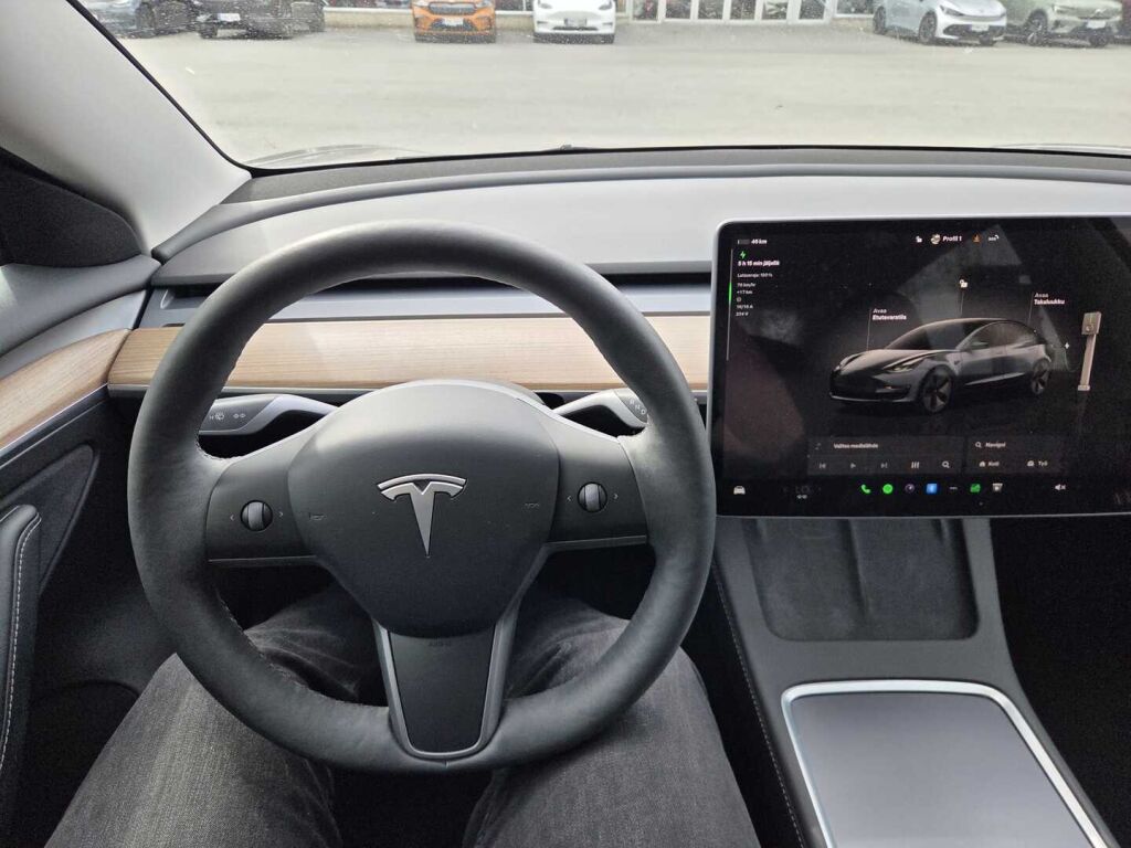 Tesla Model 3 2023 Harmaa