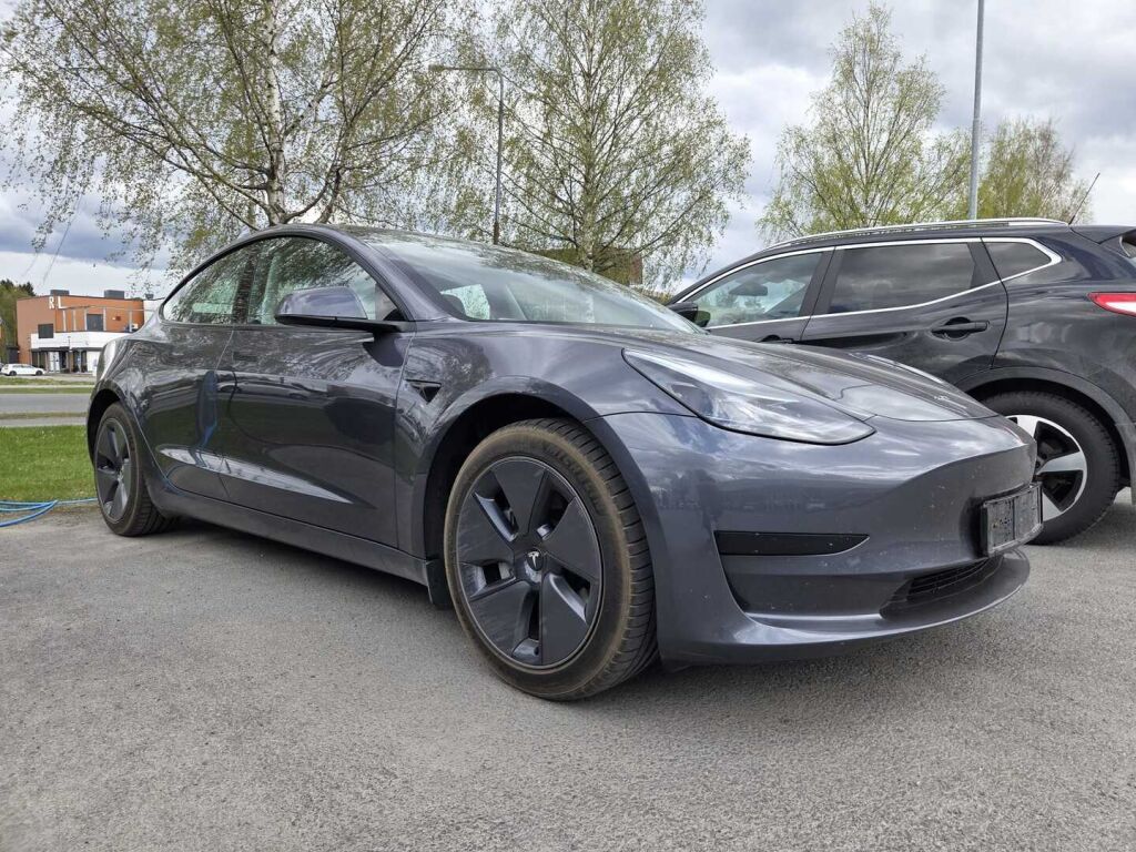 Tesla Model 3 2023 Harmaa