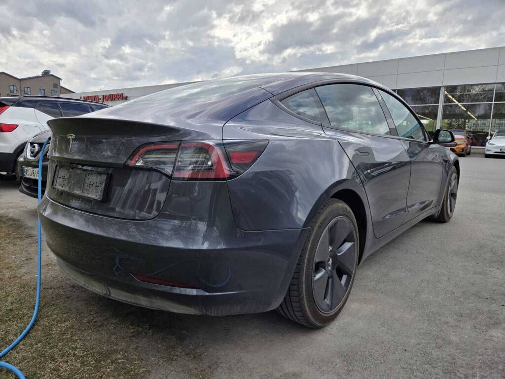 Tesla Model 3 2023 Harmaa