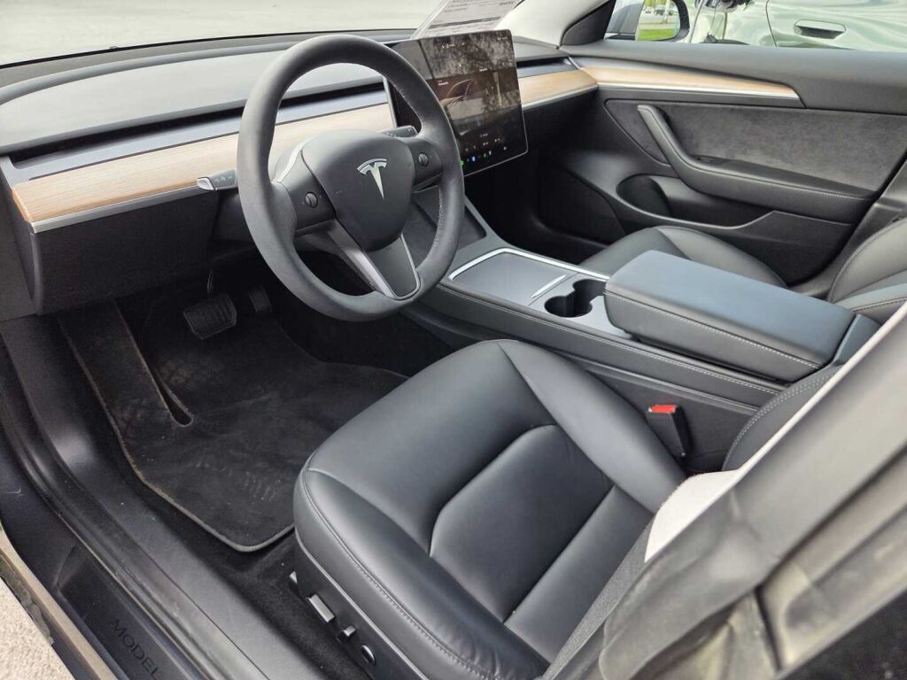 Tesla Model 3 2023 Harmaa