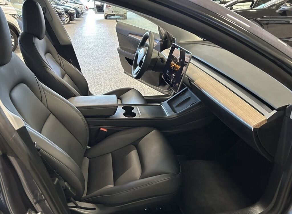 Tesla Model 3 2023 Harmaa