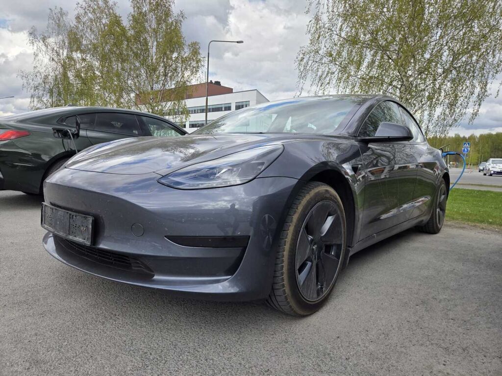 Tesla Model 3 2023 Harmaa