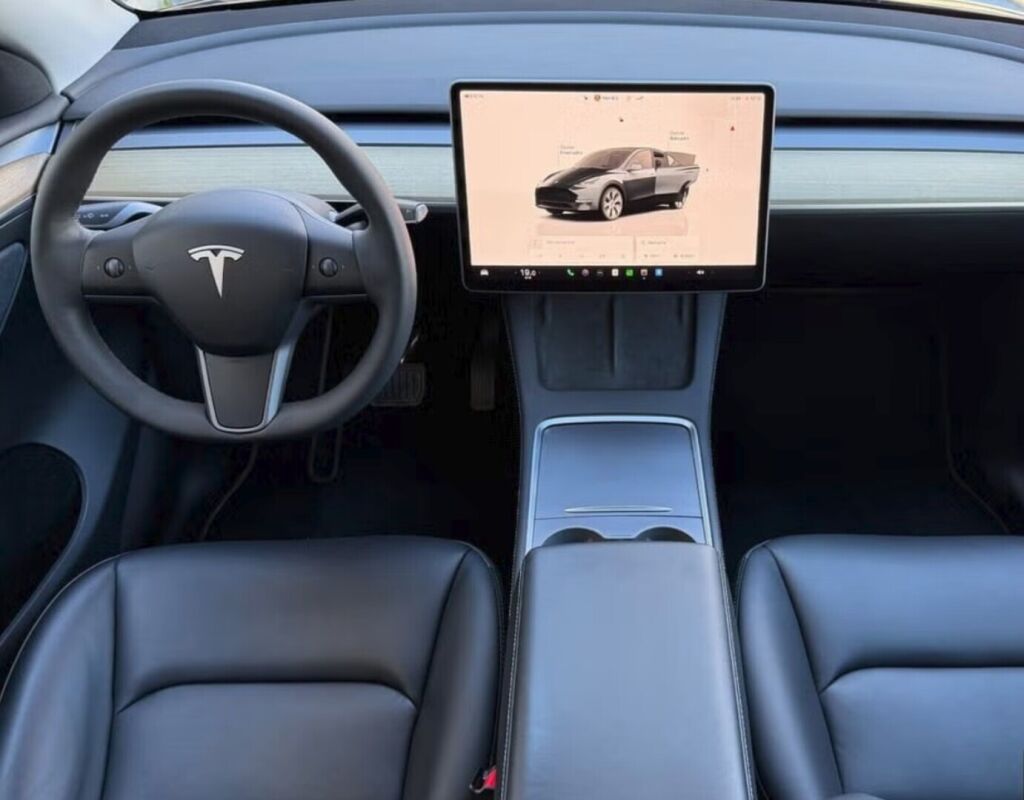 Tesla Model Y 2023 Harmaa