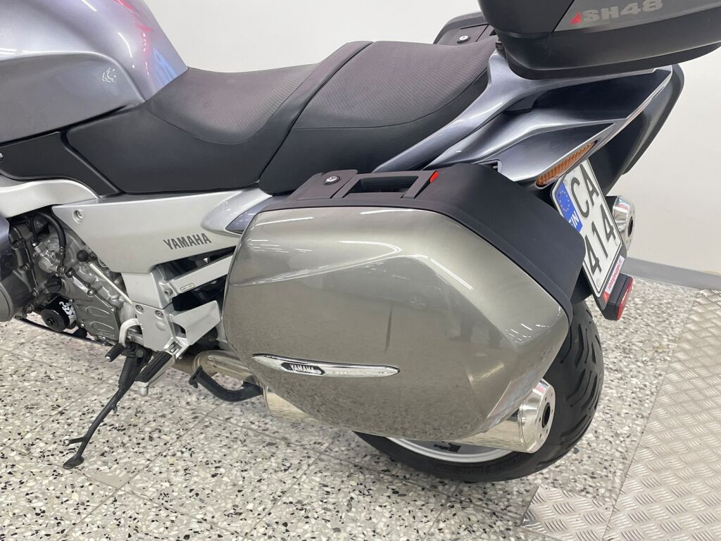 Yamaha FJR 2003 PP  V 182