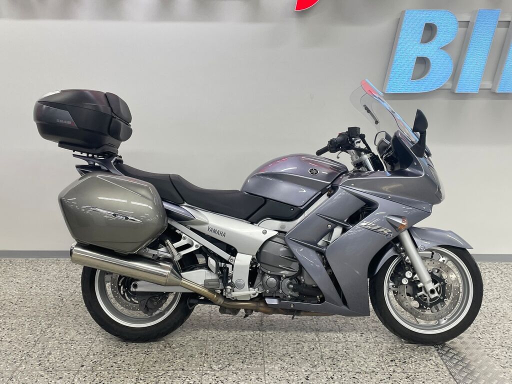 Yamaha FJR 2003 PP  V 182