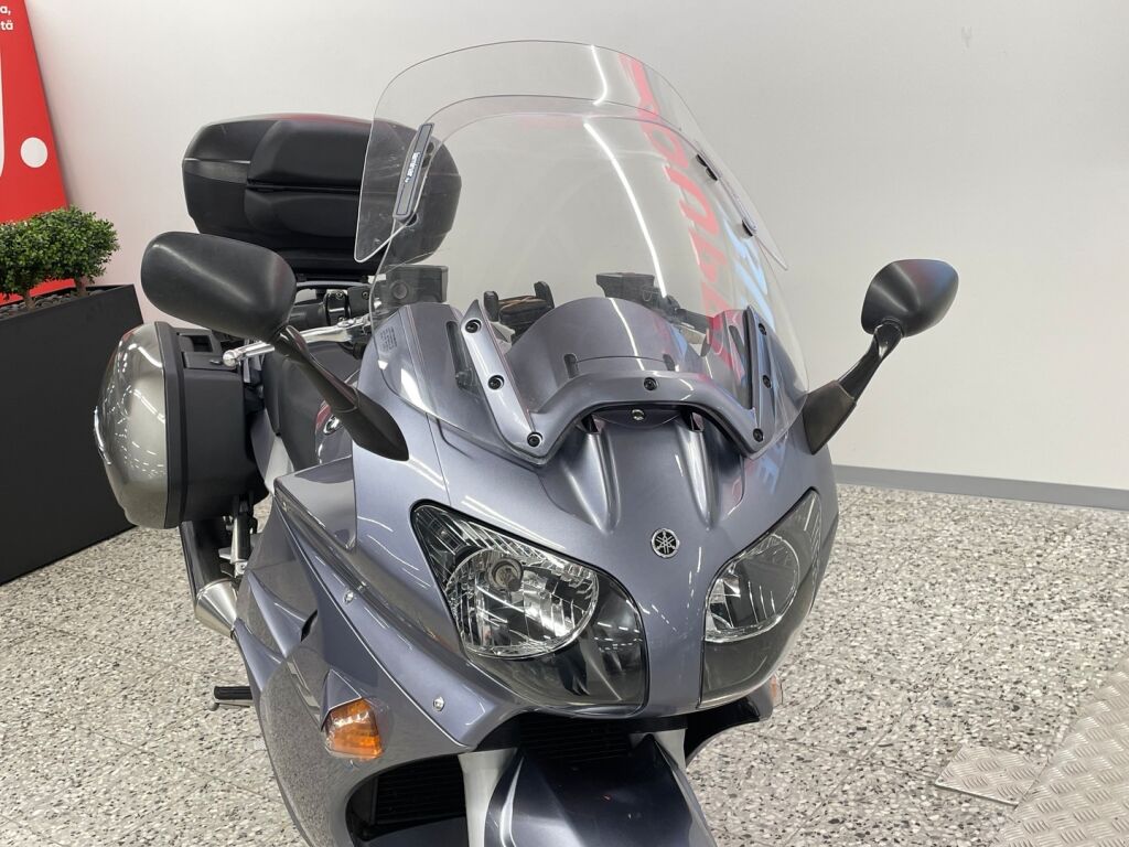 Yamaha FJR 2003 PP  V 182