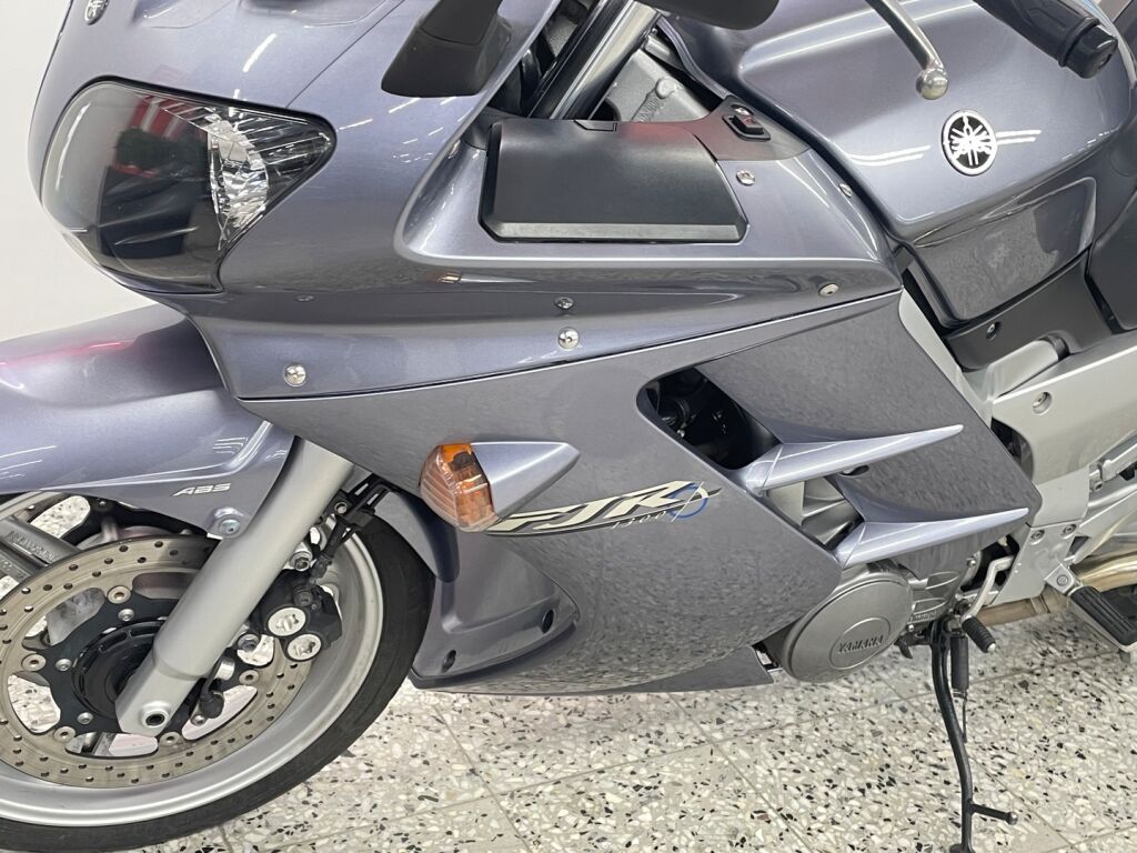 Yamaha FJR 2003 PP  V 182