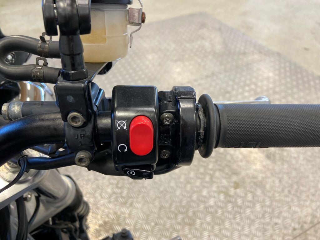 Triumph SPEED TRIPLE 2003 Musta