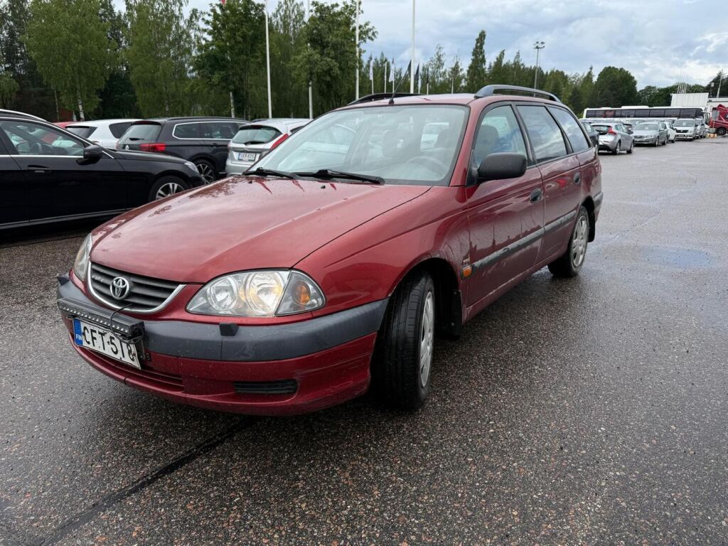 Toyota Avensis 2003 Punainen