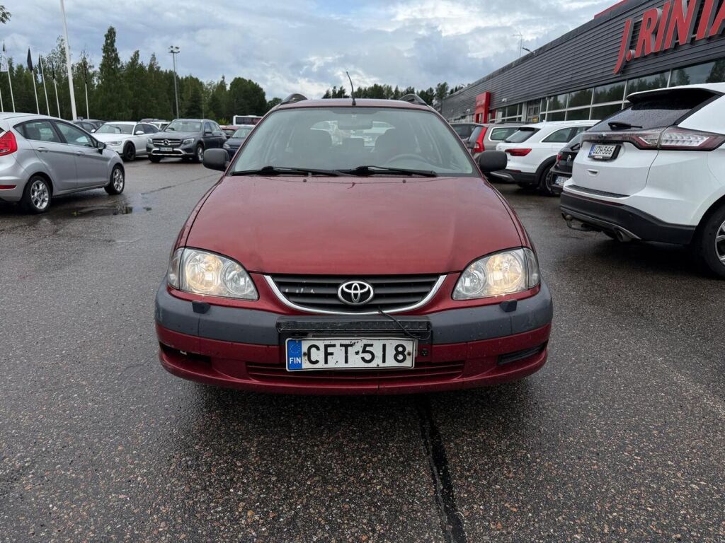 Toyota Avensis 2003 Punainen