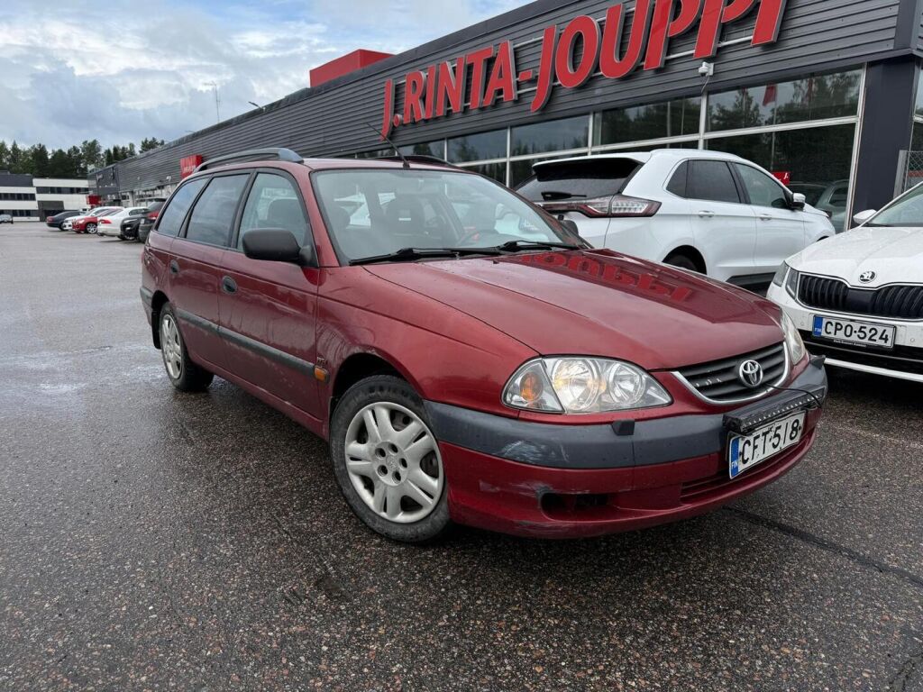 Toyota Avensis 2003 Punainen