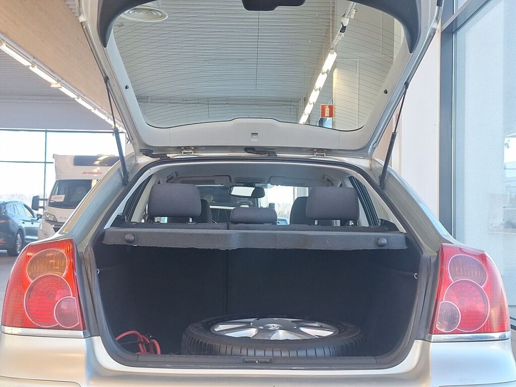 Toyota Avensis 2004 Hopea