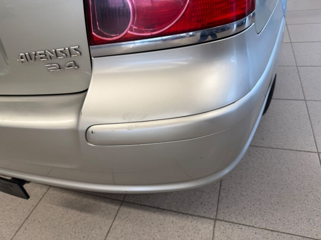 Toyota Avensis 2004 Hopea