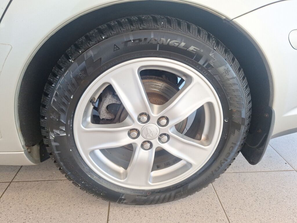 Toyota Avensis 2004 Hopea