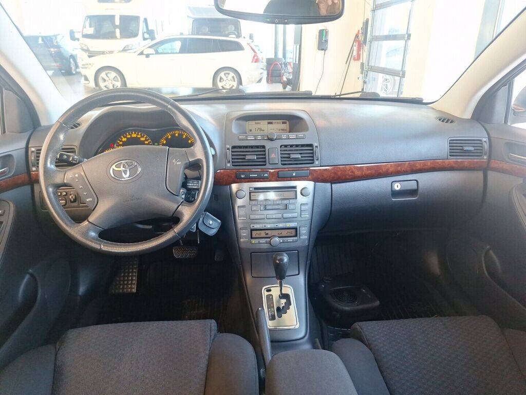 Toyota Avensis 2004 Hopea
