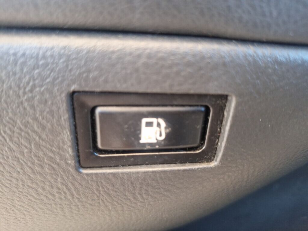 Toyota Avensis 2004 Hopea