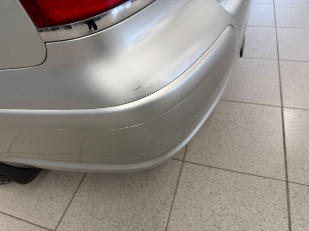 Toyota Avensis 2004 Hopea