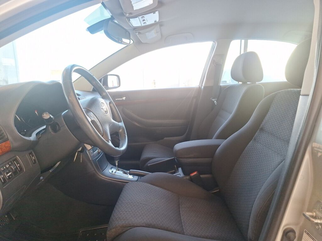 Toyota Avensis 2004 Hopea