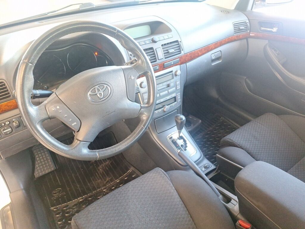 Toyota Avensis 2004 Hopea