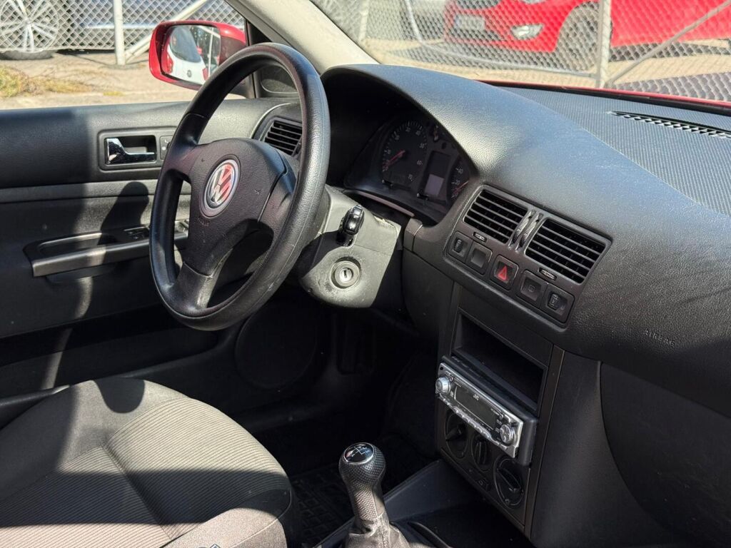 Volkswagen Bora 2004 Punainen