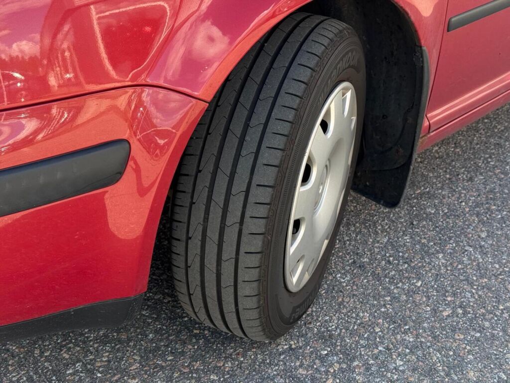 Volkswagen Bora 2004 Punainen