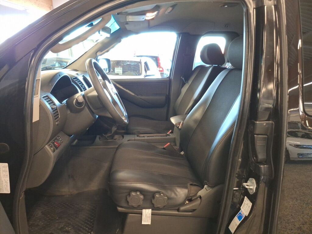 Nissan Navara 2008 Musta