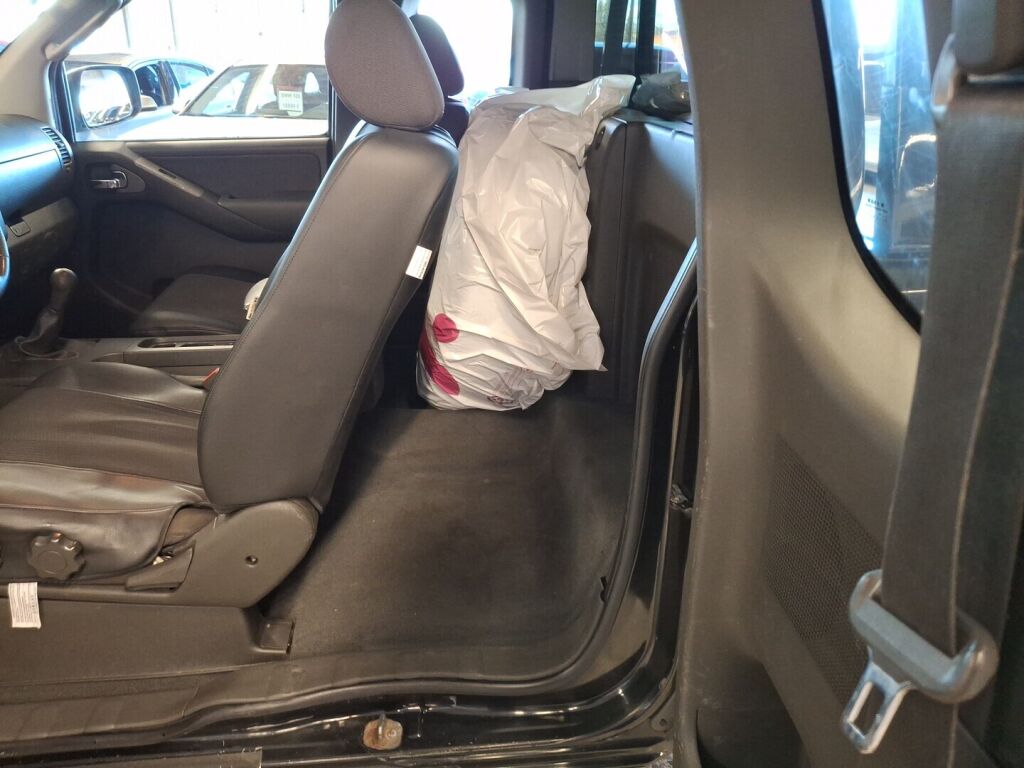 Nissan Navara 2008 Musta