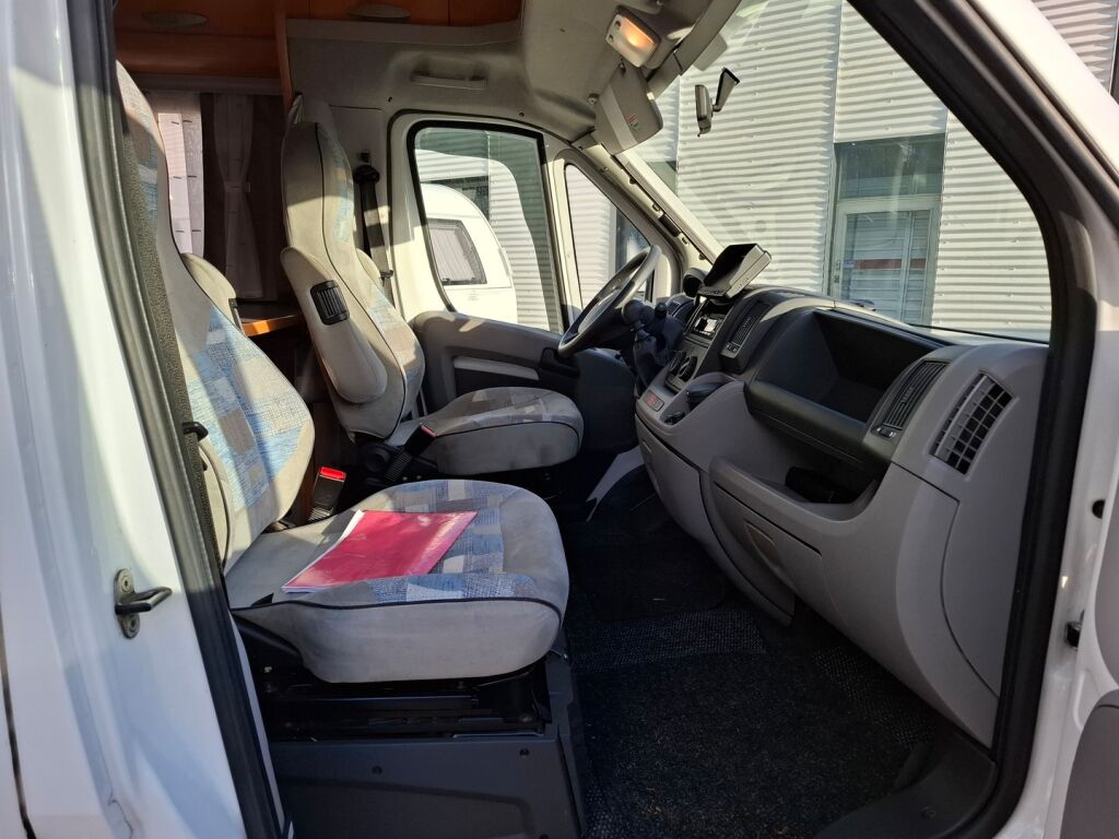 Adria CORAL PLUS 660 SL 2007 Valkoinen