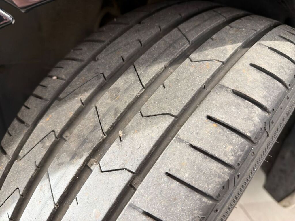 BMW 130 2007 Musta