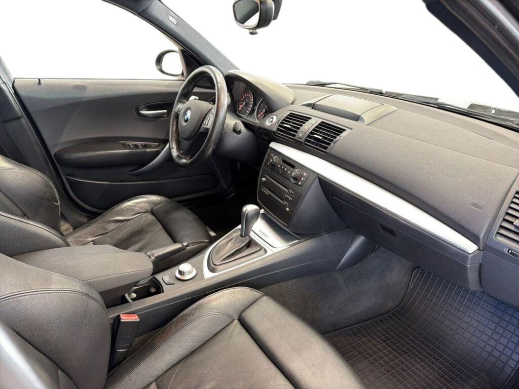 BMW 130 2007 Musta