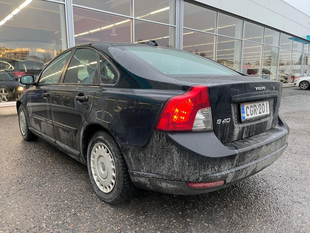 Volvo S40 2007 Musta