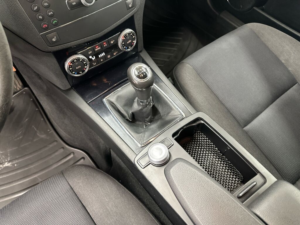 Mercedes-Benz C 2007 Musta