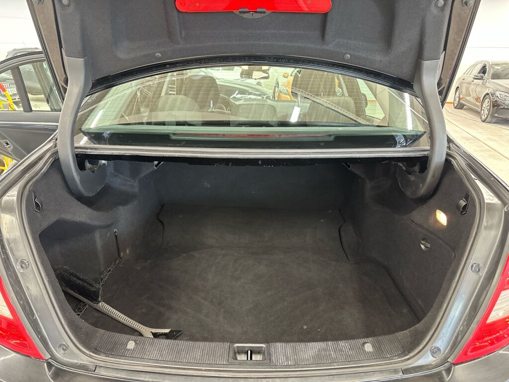 Mercedes-Benz C 2007 Musta