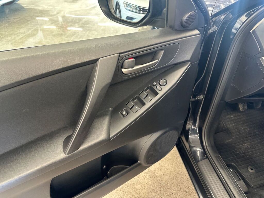 Mazda Mazda3 2010 Musta