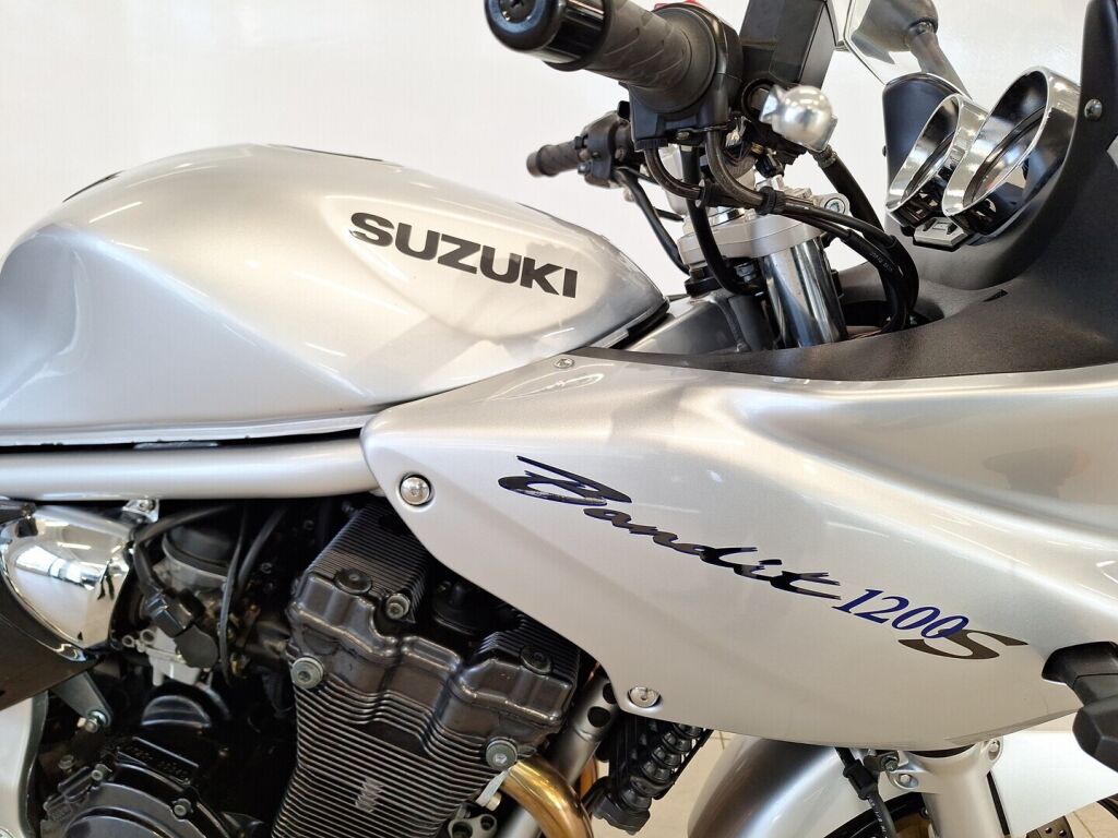 Suzuki GSF 2003 Harmaa