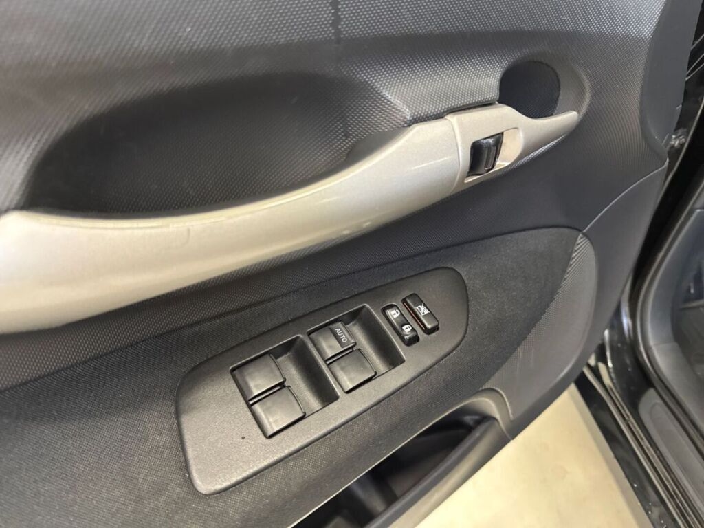 Toyota Auris 2009 Musta