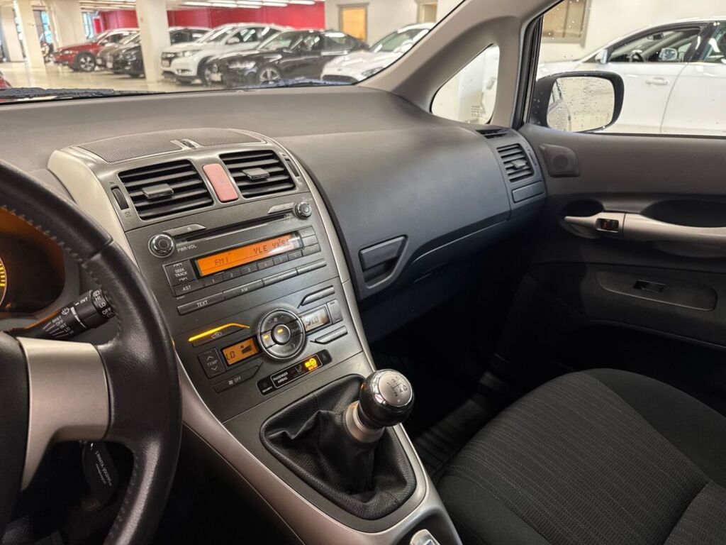 Toyota Auris 2009 Musta
