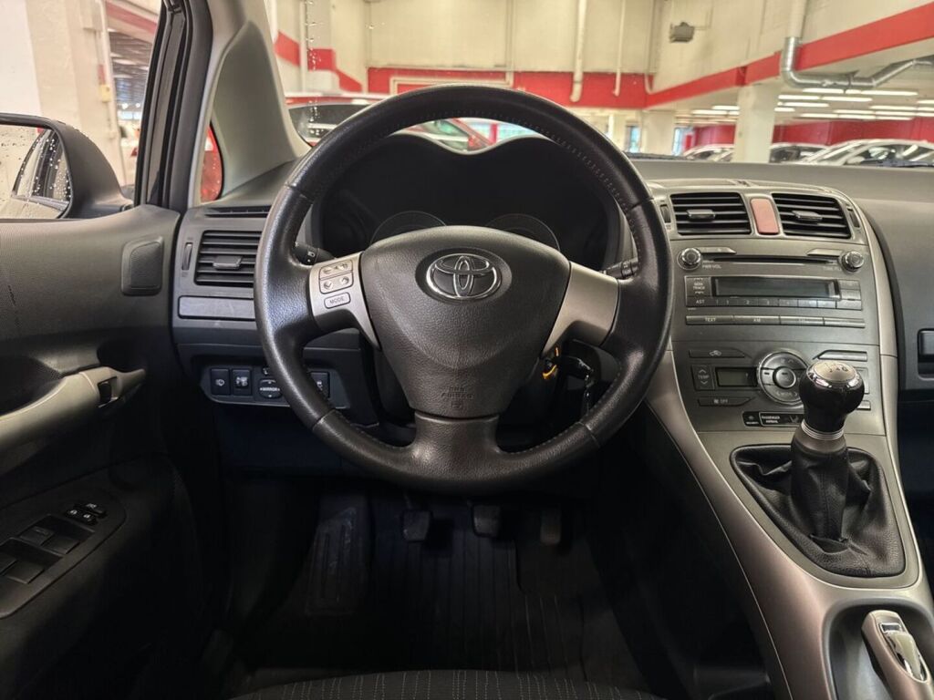 Toyota Auris 2009 Musta