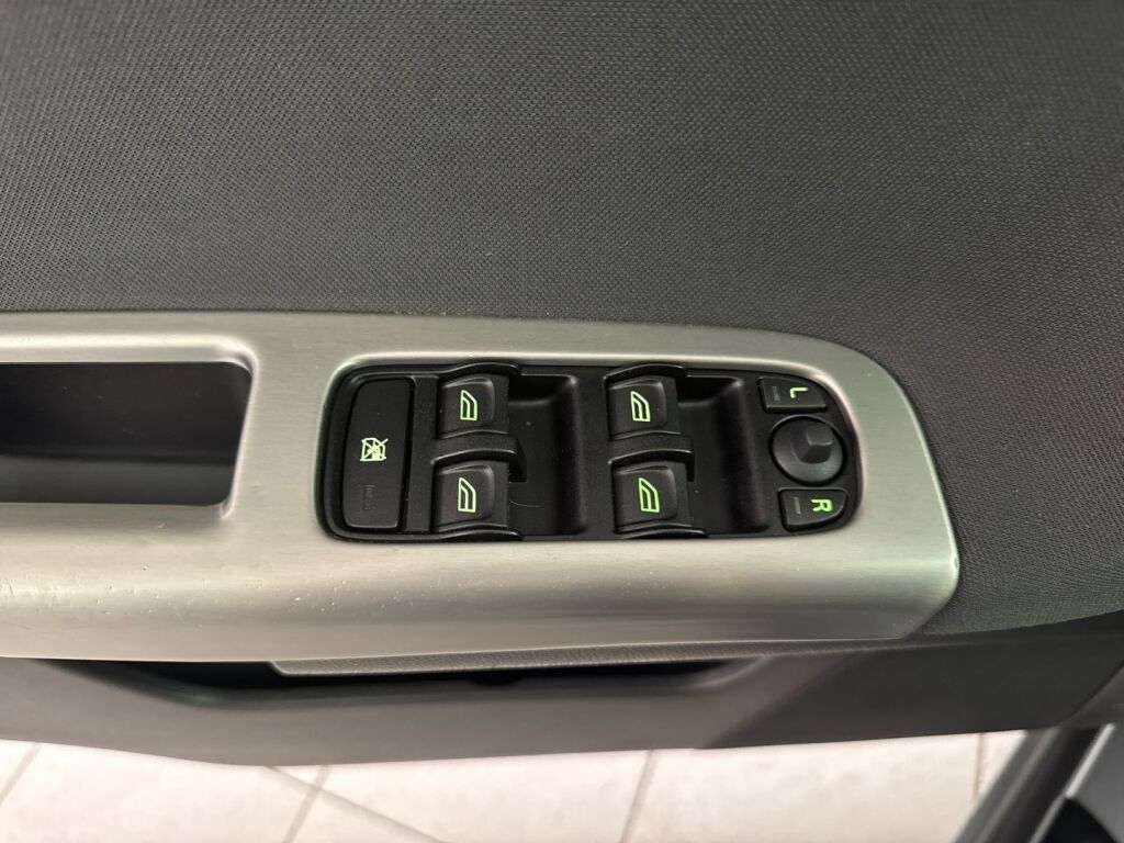 Volvo V50 2009 Harmaa