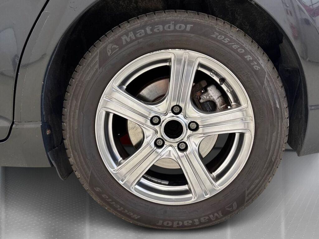 Toyota Avensis 2010 Musta