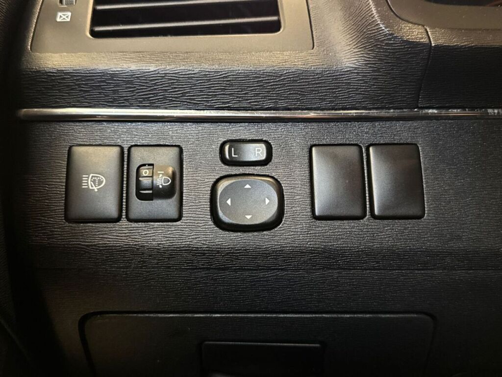 Toyota Avensis 2010 Musta