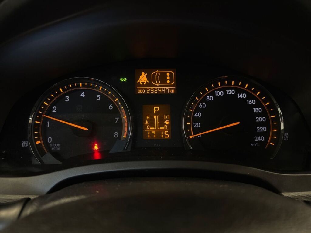Toyota Avensis 2010 Musta