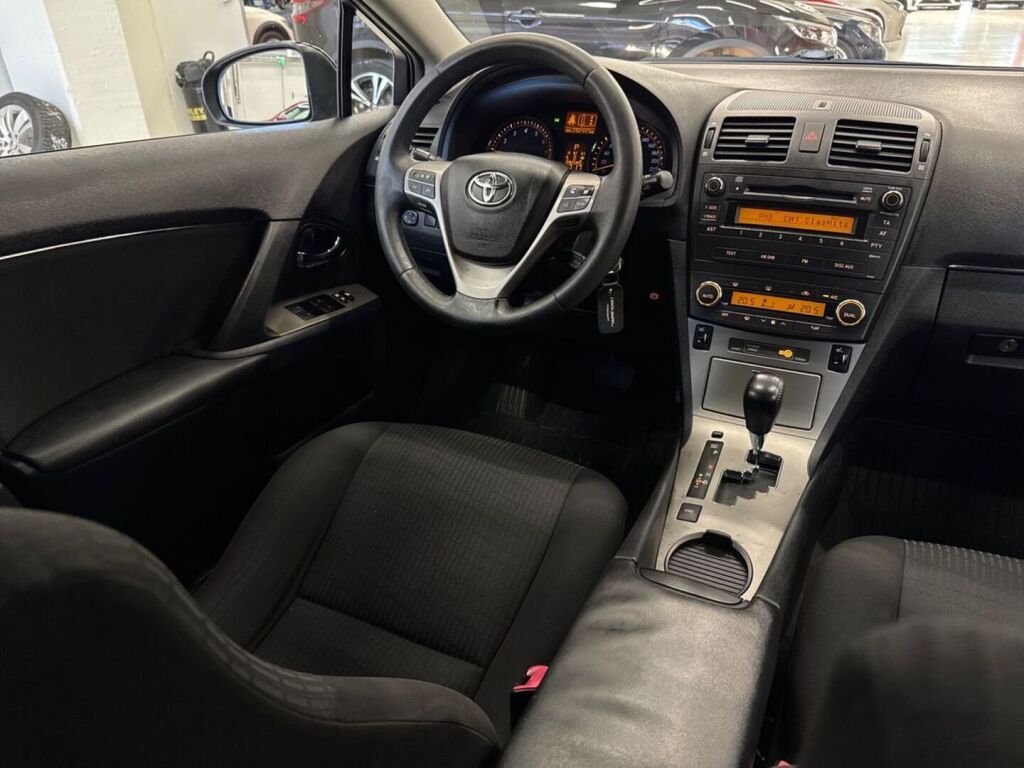 Toyota Avensis 2010 Musta