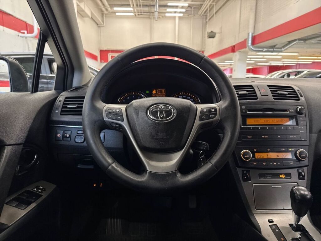 Toyota Avensis 2010 Musta