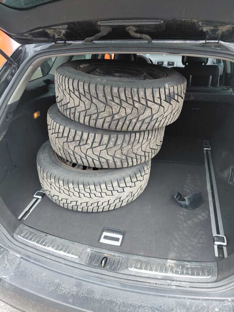 Toyota Avensis 2010 Musta