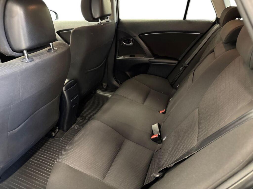 Toyota Avensis 2010 Musta