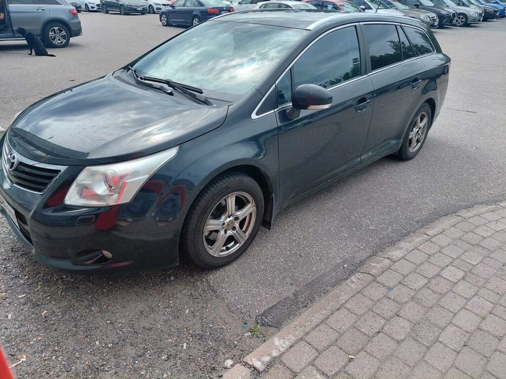 Toyota Avensis 2010 Musta